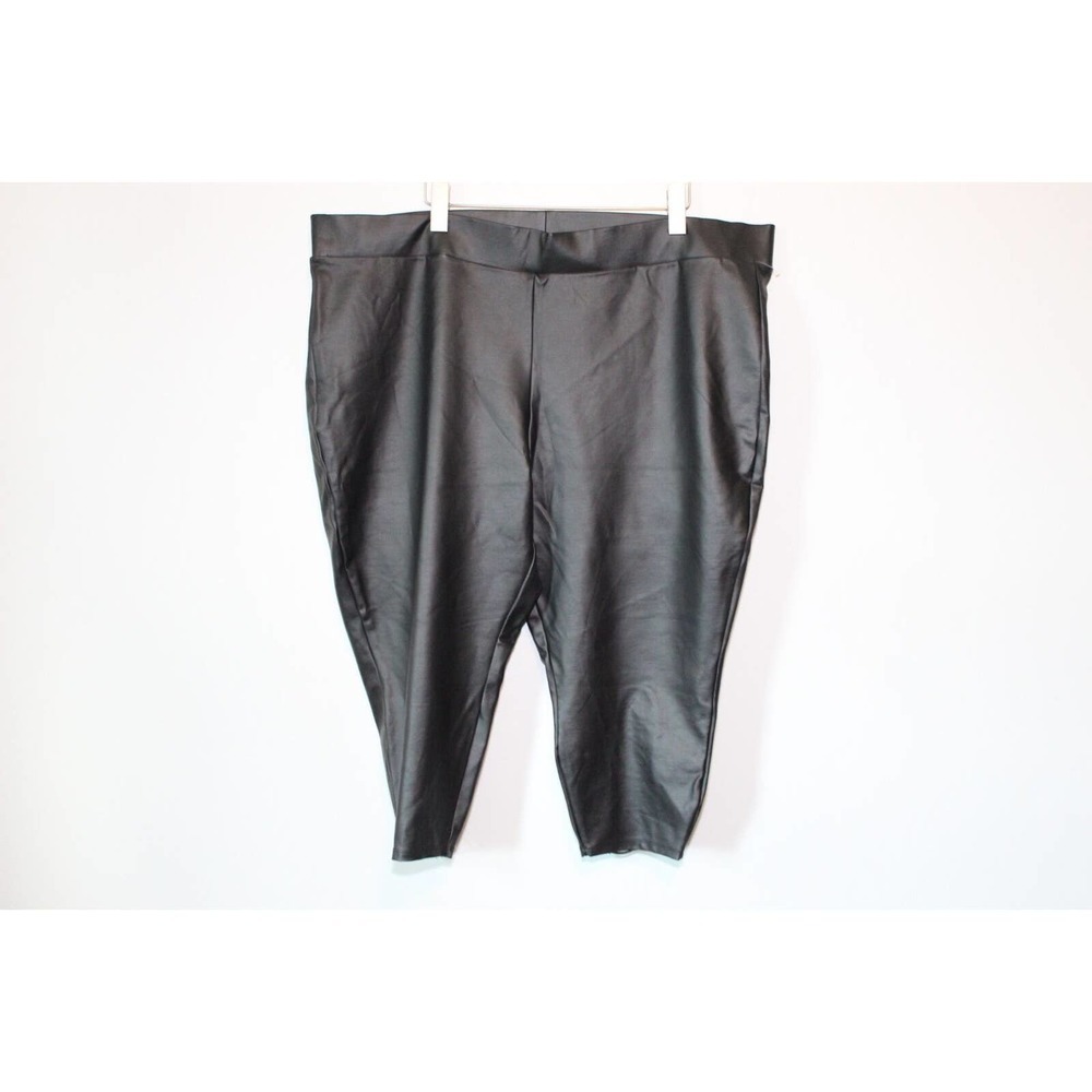 ✨2/$20 Torrid Crop Platinum Legging Coated Ponte Macrame Back Black Size 4 4X - Picture 4 of 11